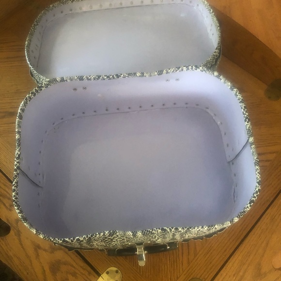 Vintage Faux Python Snake Print Suitcase - Picture 8 of 15